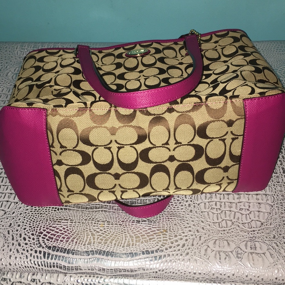 COACH PURSEπ!! - Picture 4 of 8